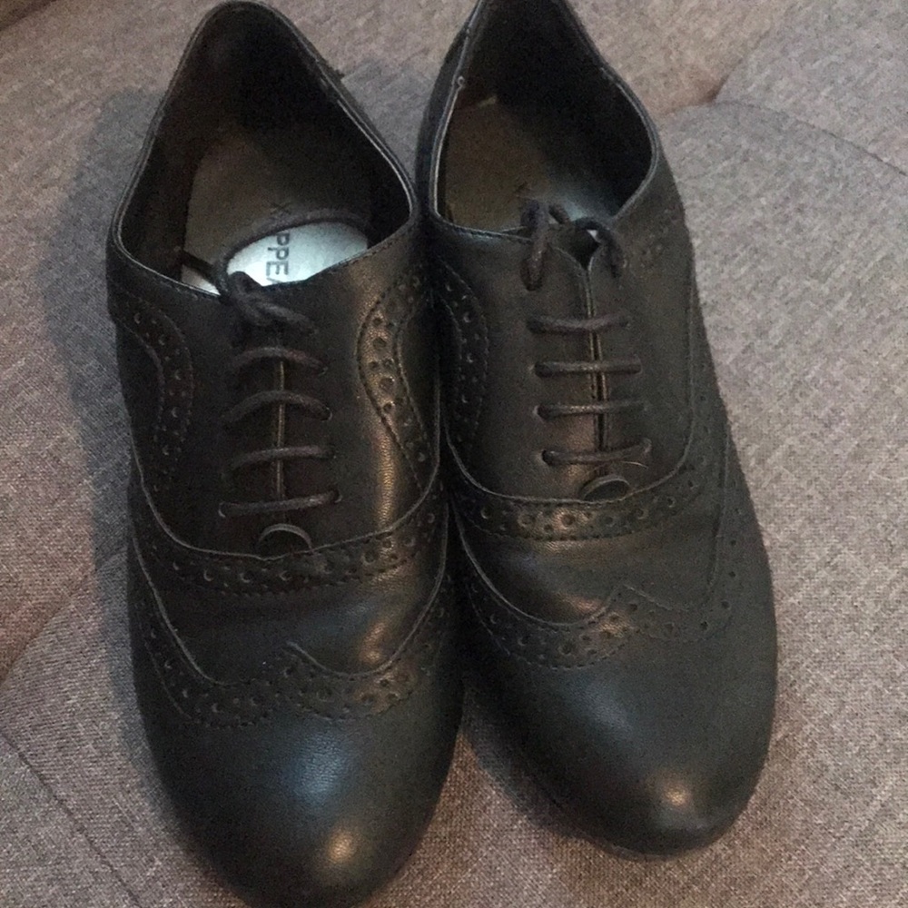 Dress shoes